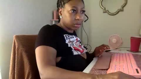 madam_glam online show from May 21, 4:27 pm