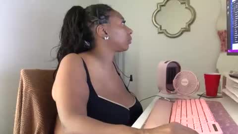 madam_glam online show from May 20, 4:04 pm