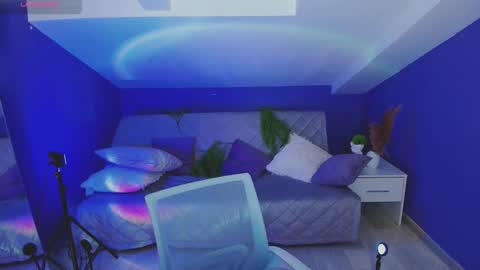 Evelyn online show from October 18, 7:22 am