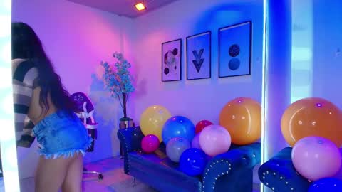 maddie_t18 online show from May 15, 4:43 pm