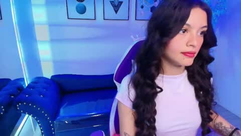 maddie_t18 online show from May 8, 11:46 am