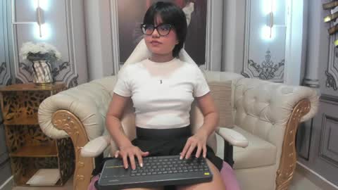 MADDIE online show from April 10, 3:01 am