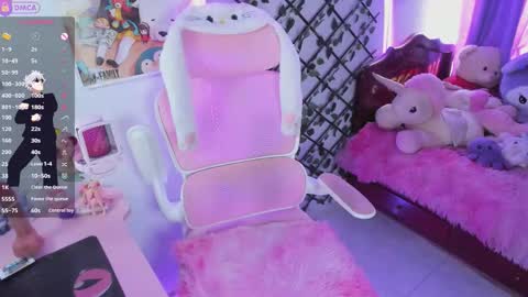 Maddy Foox online show from November 13, 3:00 pm