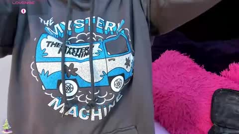 Madelin Clerk online show from December 17, 7:59 pm