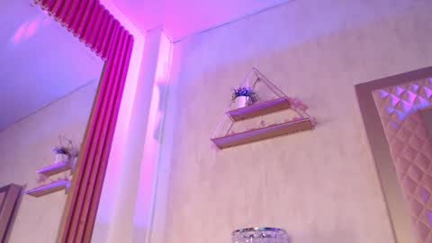 madhison_5 online show from April 29, 5:30 pm