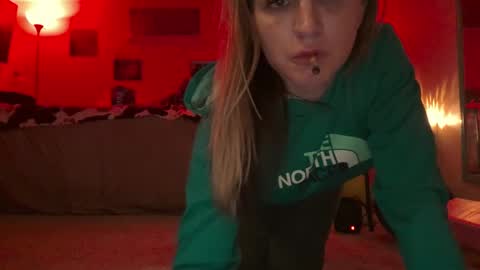 Snapshot of madie_ray chatting on February 20, 12:25 pm Madie Ray online show from February 20, 12:25 pm