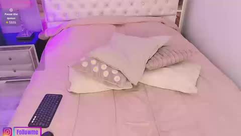 Madiee online show from September 22, 7:56 pm