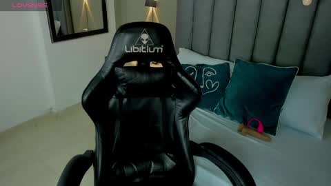 M A D I S O N  online show from April 9, 2:47 am