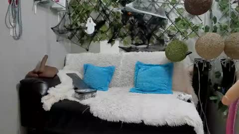 Snapshot of madison_grande chatting on October 17, 12:19 pm MADISON online show from October 17, 12:19 pm