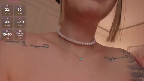 Maddi Collins online show from December 20, 1:37 pm