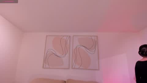 Maddi Collins online show from November 18, 11:22 am