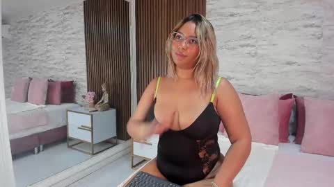 madisonhunterr_ online show from January 27, 7:35 pm