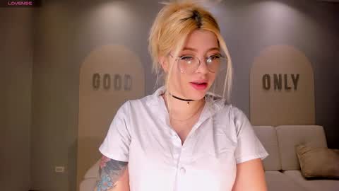 Madison Kane online show from January 18, 11:17 am