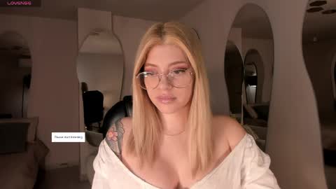 Madison Kane online show from May 17, 11:09 am