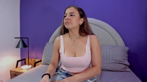 mady_collins online show from December 18, 11:13 am