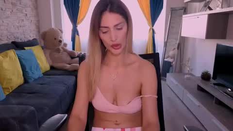 Madye Roberts online show from March 10, 2:54 pm