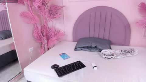 madyscarlett online show from October 21, 11:47 am