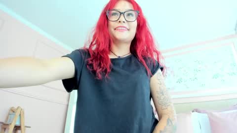 Mae Lyra online show from May 19, 5:20 pm