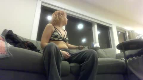 Snapshot of maevesins chatting on January 19, 9:11 am Maeve Sins online show from January 19, 9:11 am