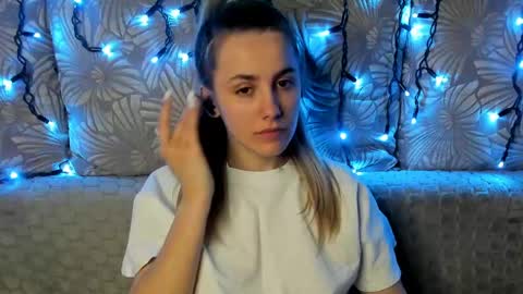 Maggie online show from May 18, 12:31 am
