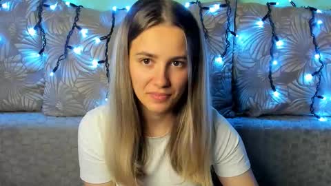 Maggie online show from October 14, 12:35 am