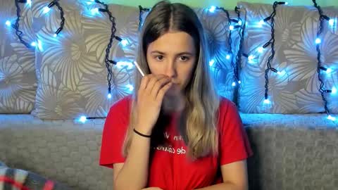 Maggie online show from October 29, 3:33 am