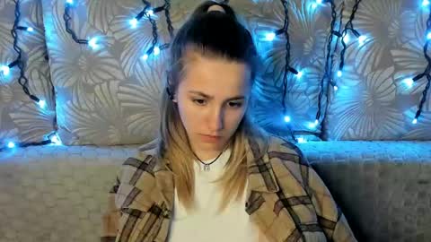 Maggie online show from May 16, 1:41 am