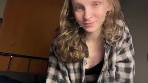 Mikky or Moon online show from October 25, 7:32 pm