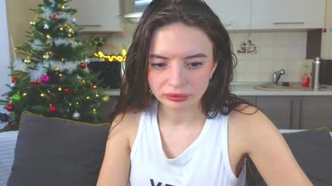 Snapshot of magical_mermaids chatting on December 25, 9:34 am Alice online show from December 25, 9:34 am
