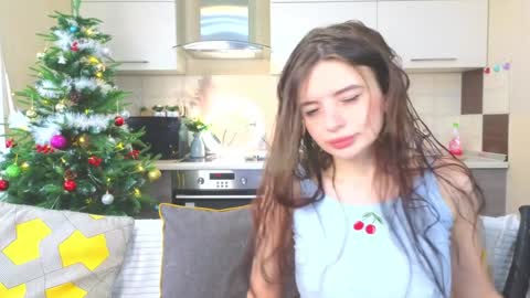 Snapshot of magical_mermaids chatting on December 31, 8:15 am Alice online show from December 31, 8:15 am
