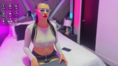 mahiarose_ online show from September 26, 3:37 am