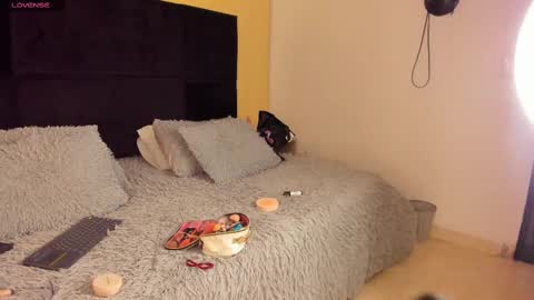 mahiarose_ online show from September 24, 11:31 am