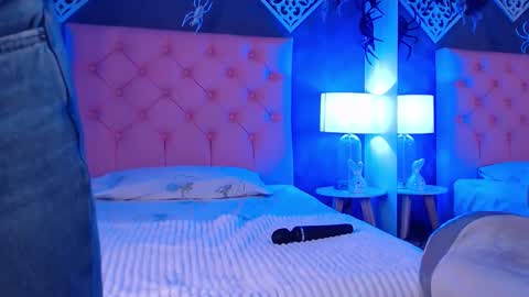 Maia Reficco online show from October 16, 12:52 pm