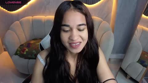 Snapshot of maia_tx chatting on October 1, 2:00 pm Online 800 to 1400 online show from October 1, 2:00 pm