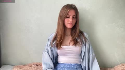 M I A online show from May 13, 11:38 am