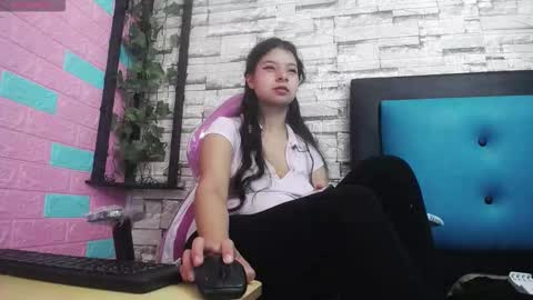  MAILY CAN  online show from November 28, 1:36 pm