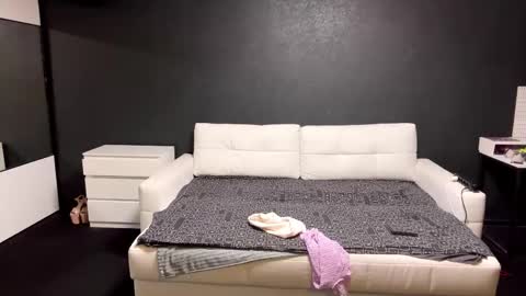 Nicole online show from March 30, 8:30 pm