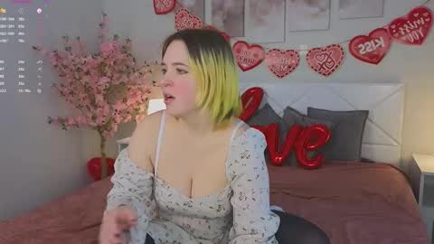 manic_pixie_ online show from February 13, 11:17 am