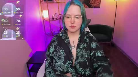 manic_pixie_ online show from May 23, 4:05 pm