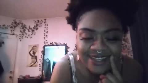 manicpixie04 online show from October 10, 8:52 am