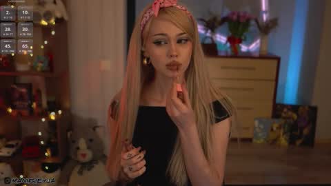 Amelie online show from March 10, 9:30 pm