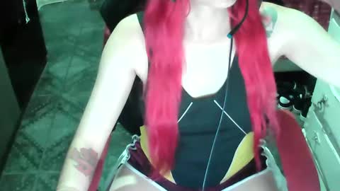 Snapshot of manuescarlate13 chatting on January 4, 5:16 am Manu Escarlate online show from January 4, 5:16 am