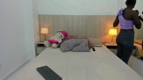 Mara Sinclair online show from June 18, 7:19 pm