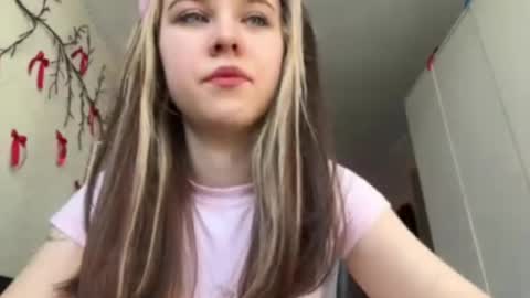Kelly online show from May 3, 2:48 am