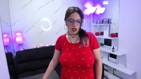 maramartinez_ online show from June 23, 7:34 pm