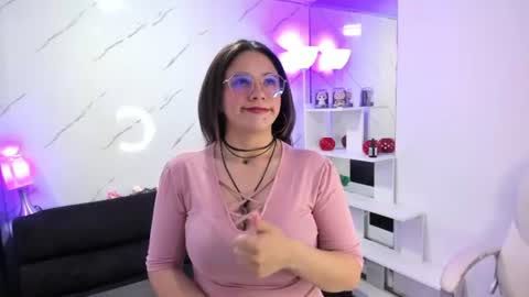 maramartinez_ online show from July 20, 5:57 pm
