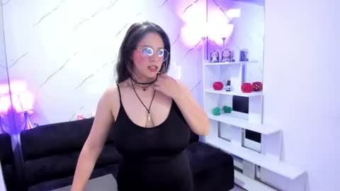 maramartinez_ online show from July 25, 8:05 pm