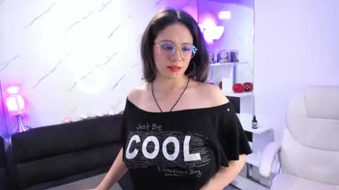 maramartinez_ online show from July 9, 7:49 pm