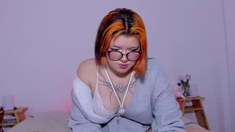 Snapshot of marcy_grey chatting on December 3, 12:33 am danna online show from December 3, 12:33 am
