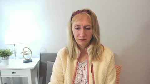 margaretmature online show from February 15, 6:12 am